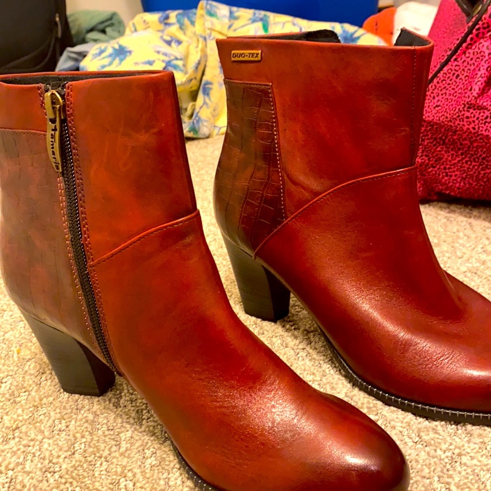 Stylish burgundy boots there awesome